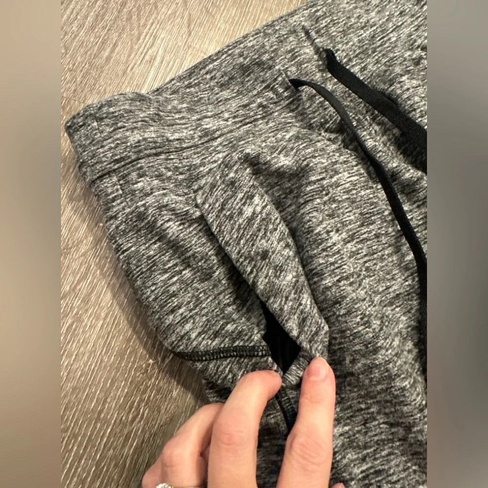 EUC Lululemon ready to Rulu fleece jogger